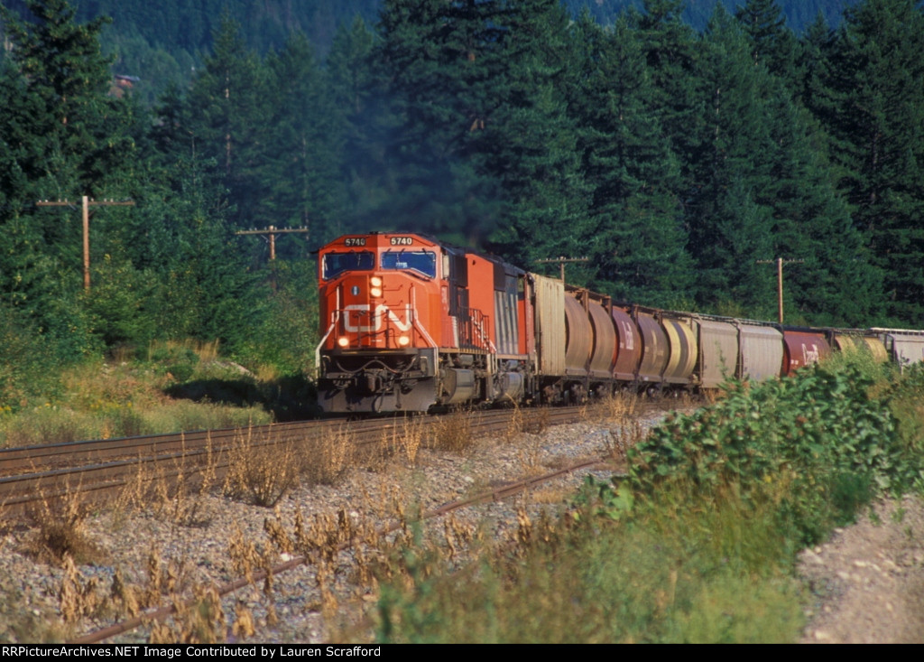 CN 5740 E/B